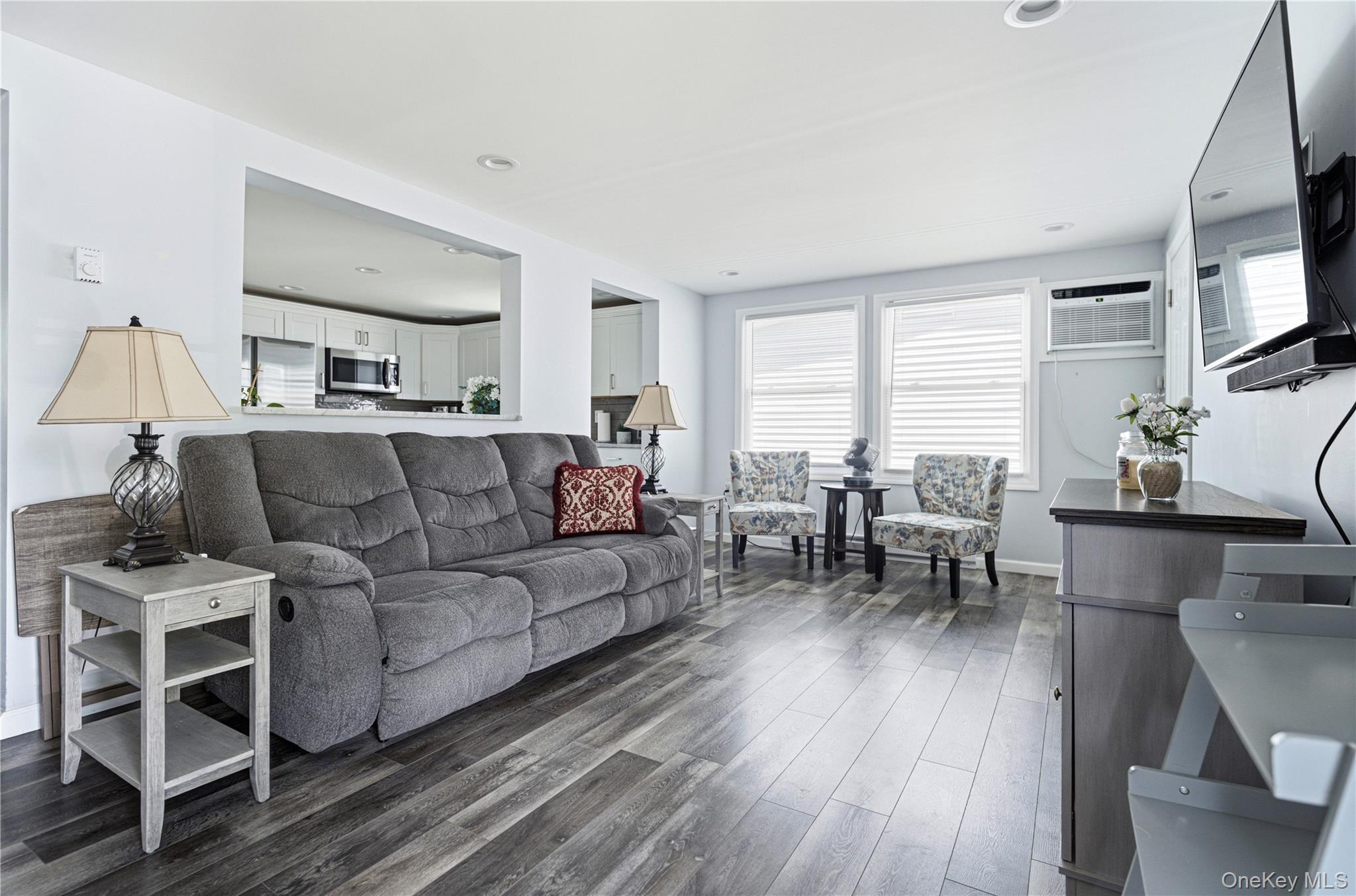 35 Village Circle S – For Sale photo 4