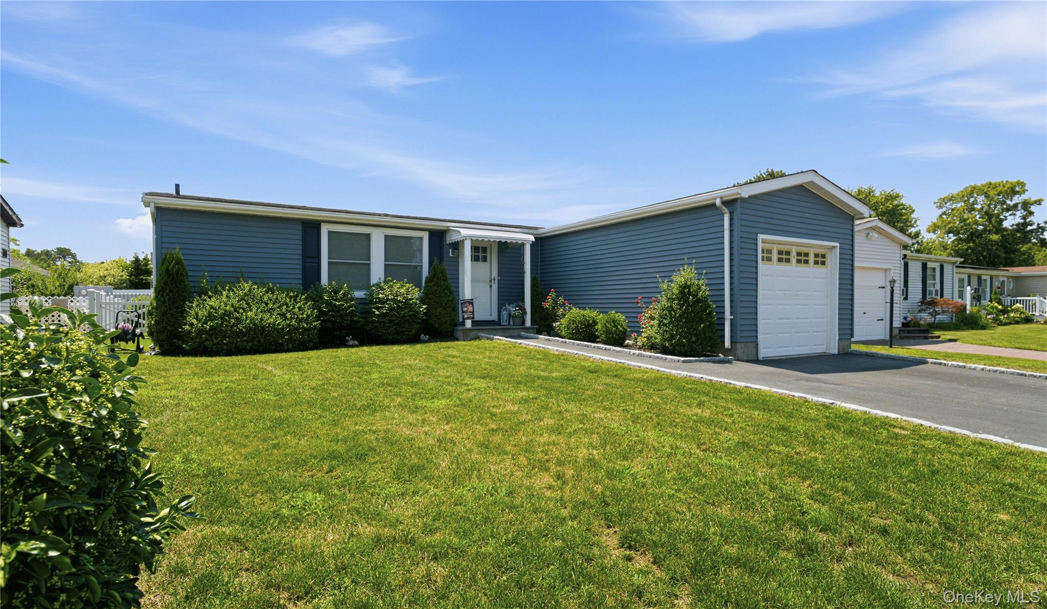35 Village Circle S – For Sale photo 2