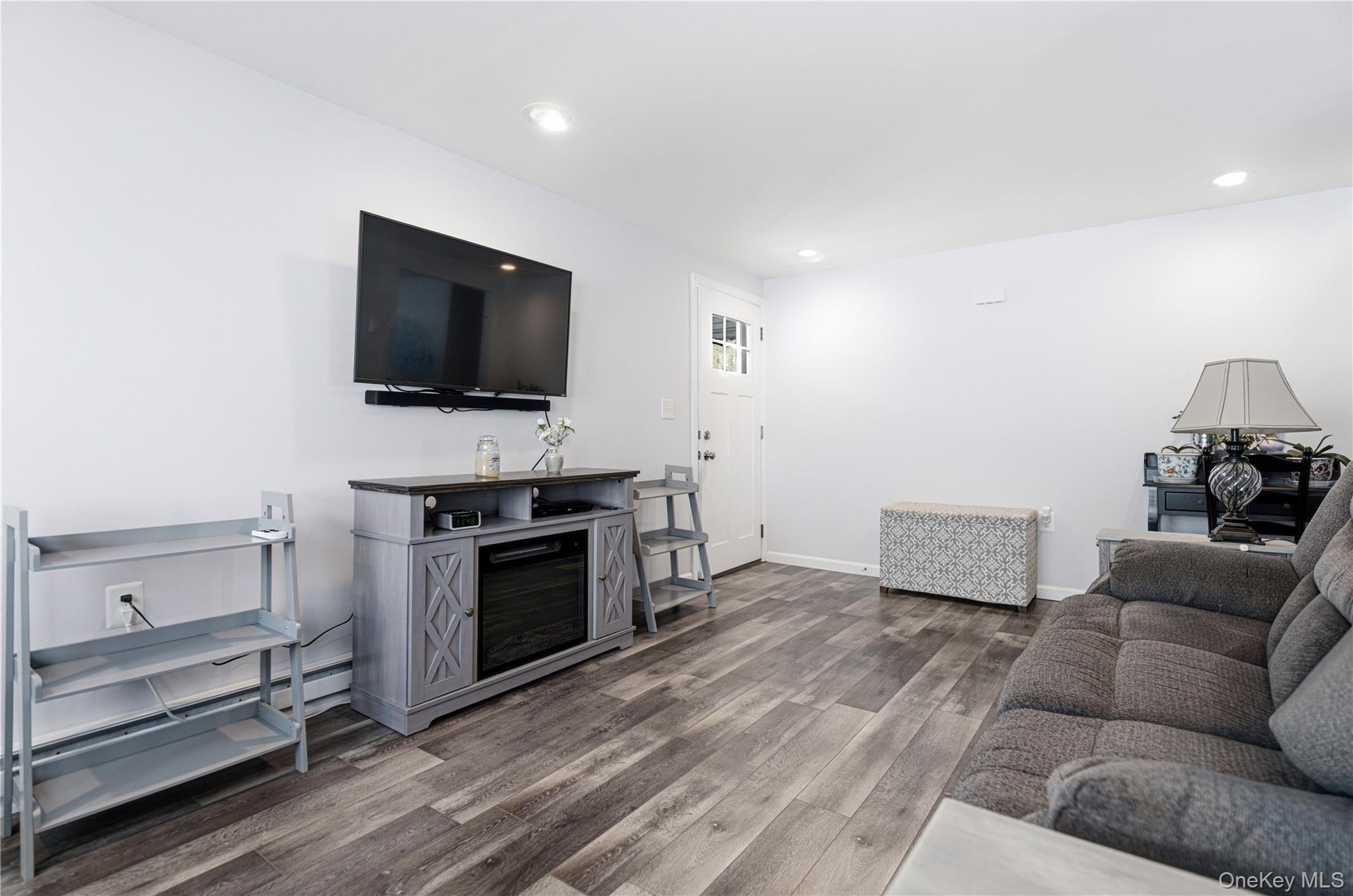 35 Village Circle S – For Sale photo 3