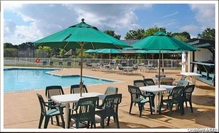 35 Village Circle S – For Sale photo 20