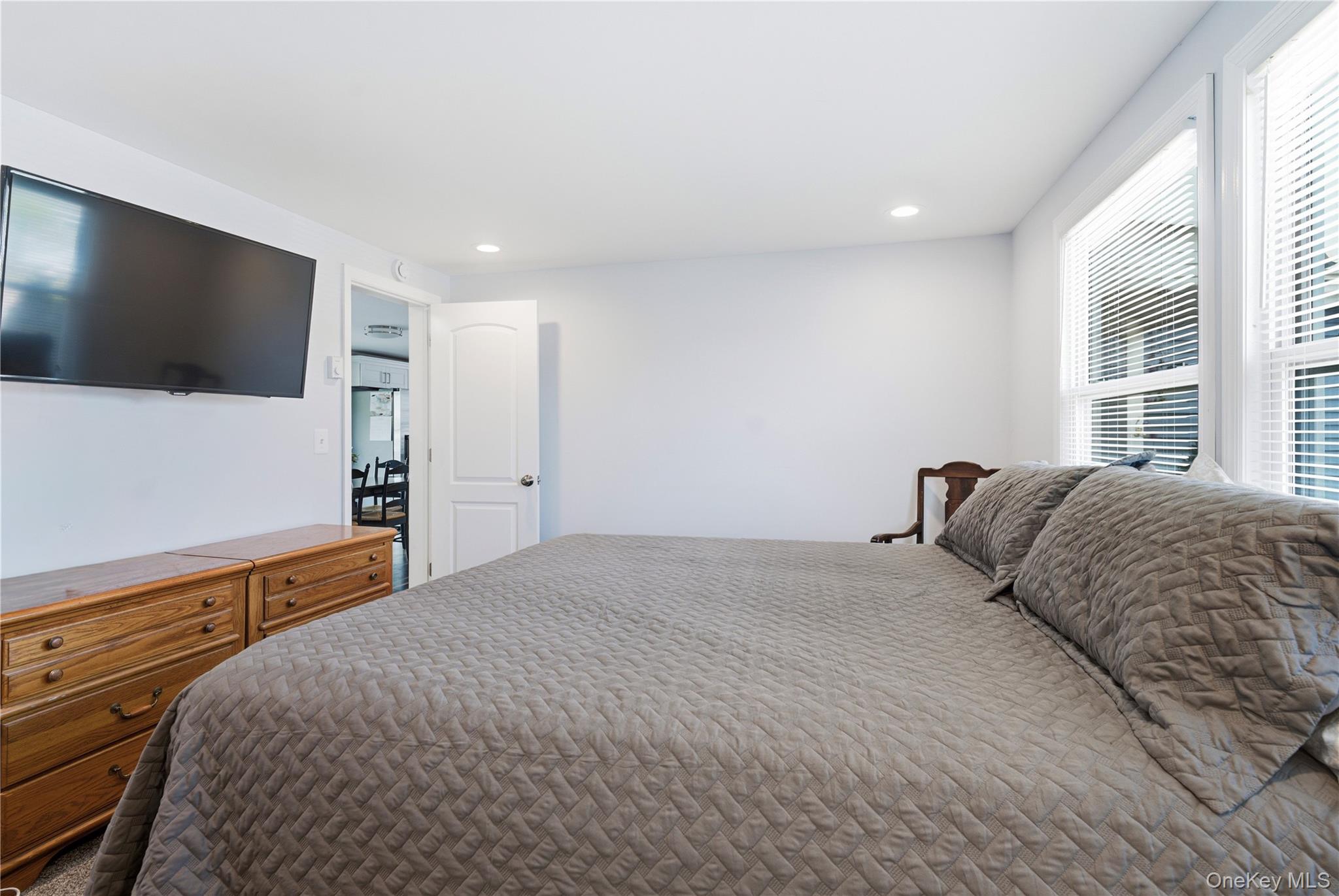 35 Village Circle S – For Sale photo 14