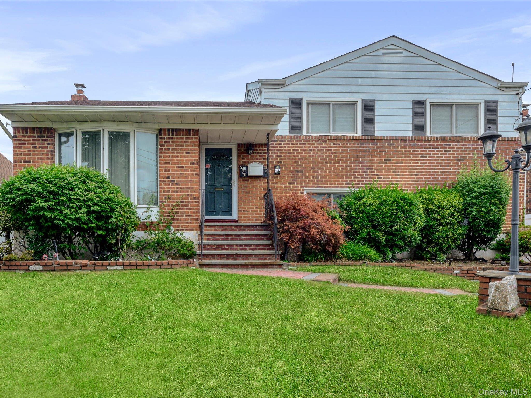 2182 Baylis Avenue – For Sale