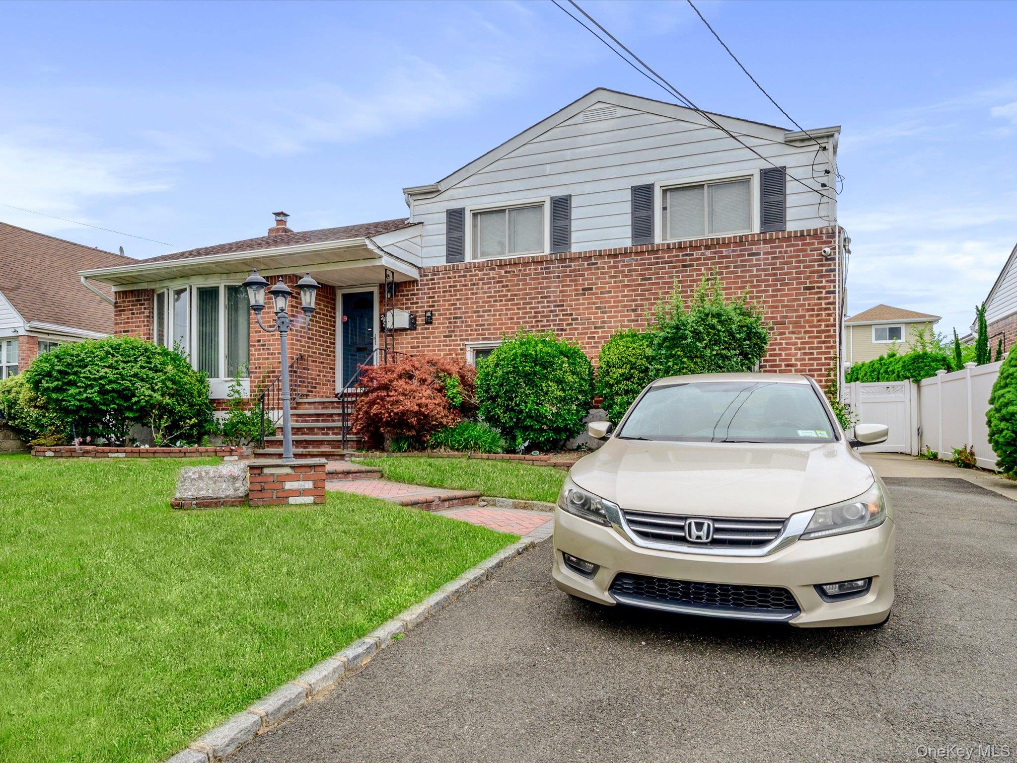 2182 Baylis Avenue – For Sale photo 4
