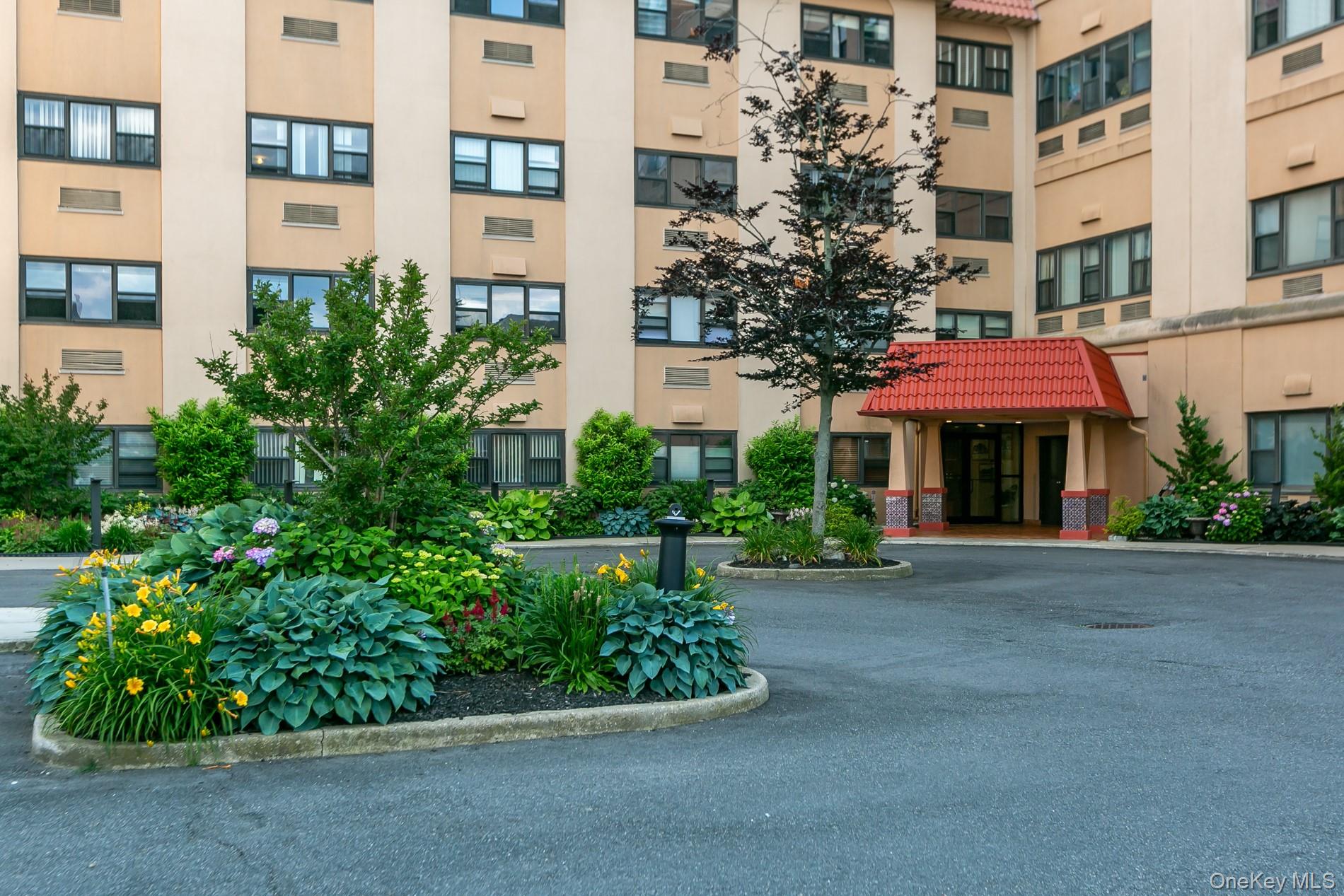 185 W Park Avenue, Unit 518 photo 3