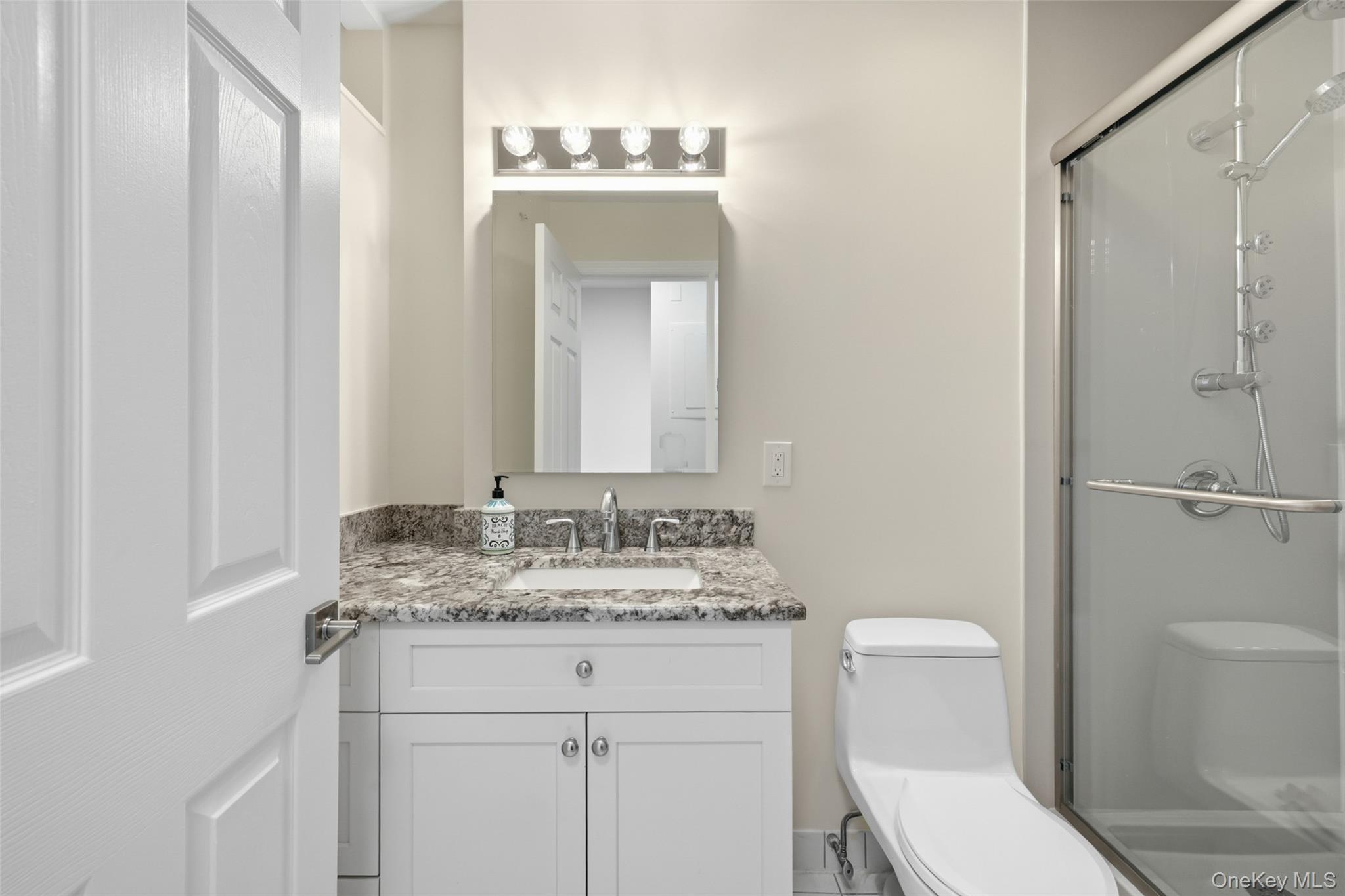 185 W Park Avenue, Unit 518 photo 20