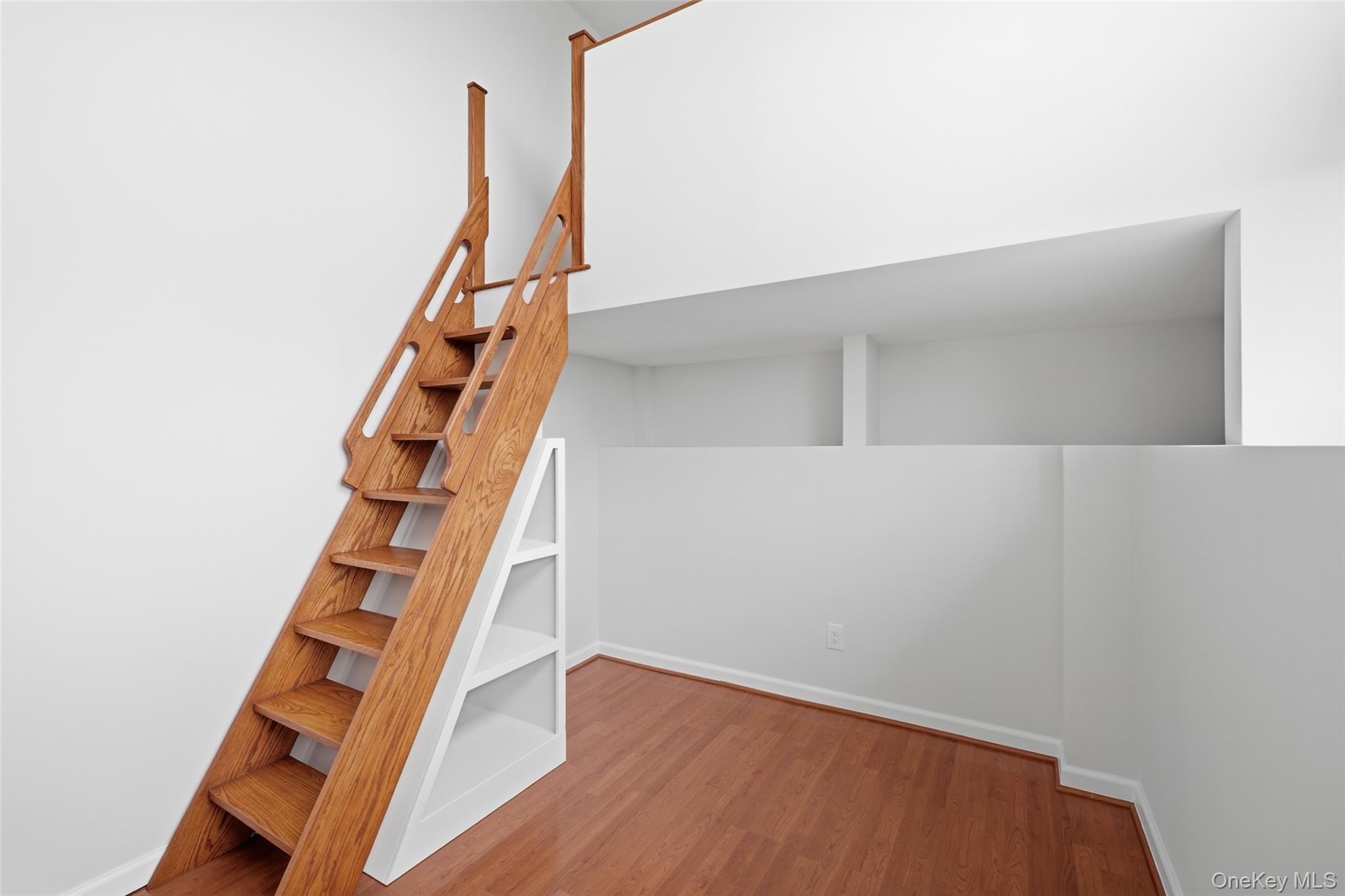 185 W Park Avenue, Unit 518 photo 13
