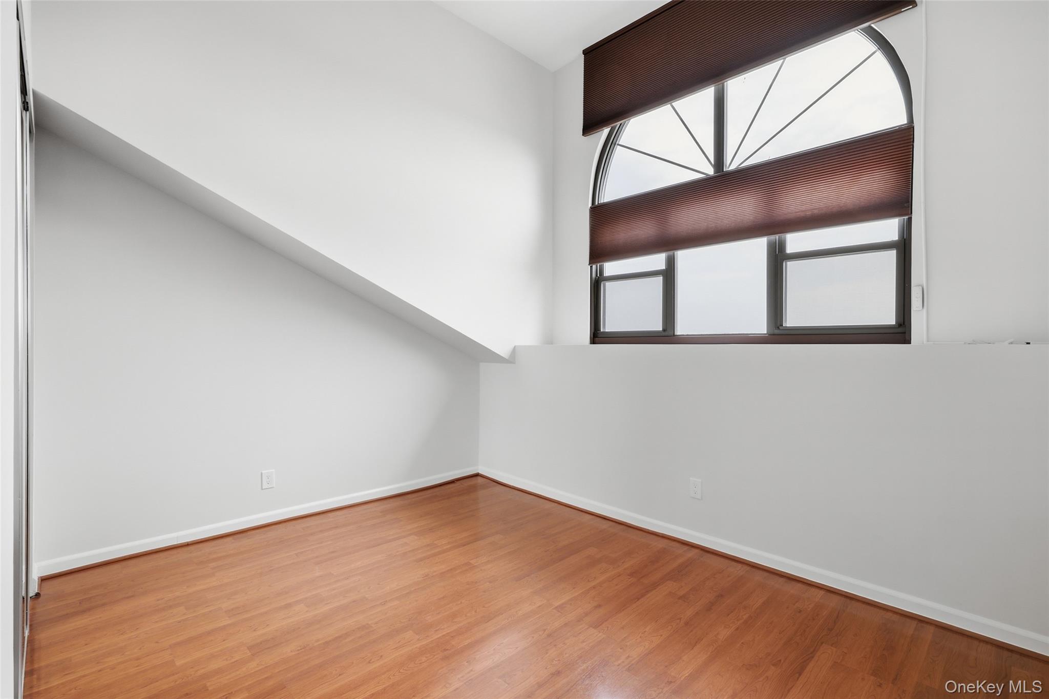 185 W Park Avenue, Unit 518 photo 16