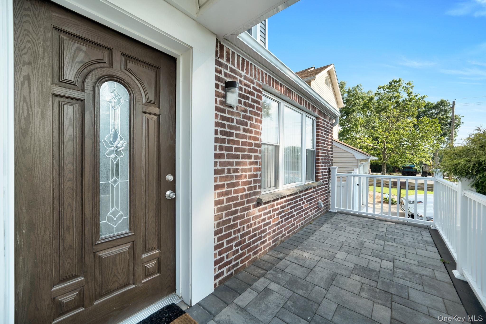102 Strattford Road – For Sale photo 2