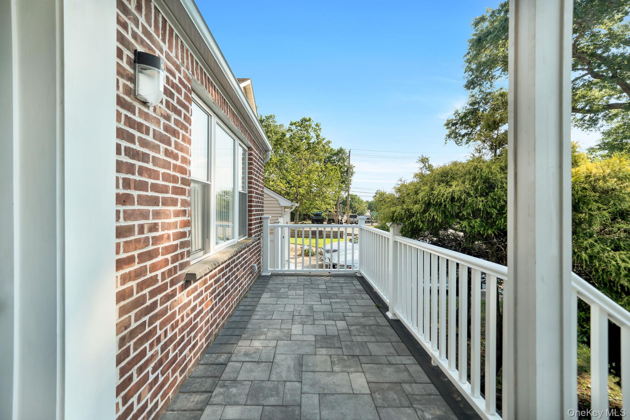 102 Strattford Road – For Sale photo 3