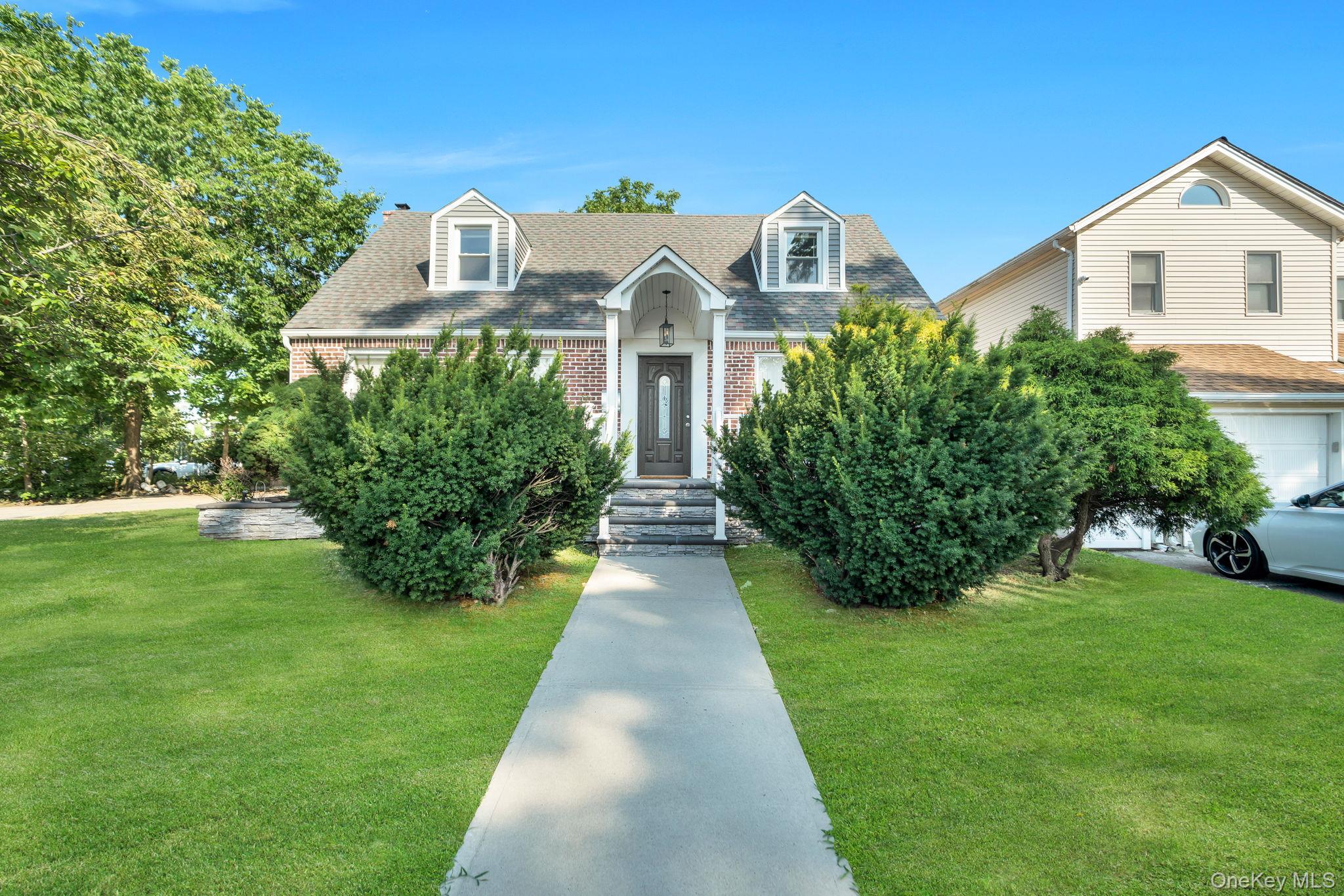 102 Strattford Road – For Sale