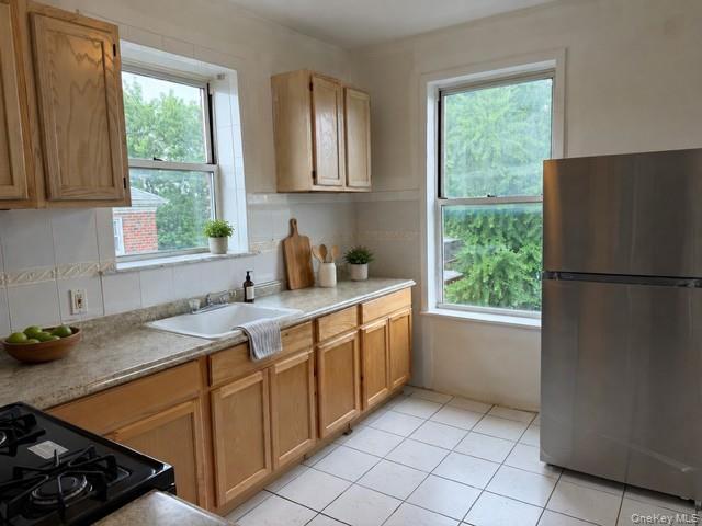1963 Pilgrim Avenue – For Rent photo 2