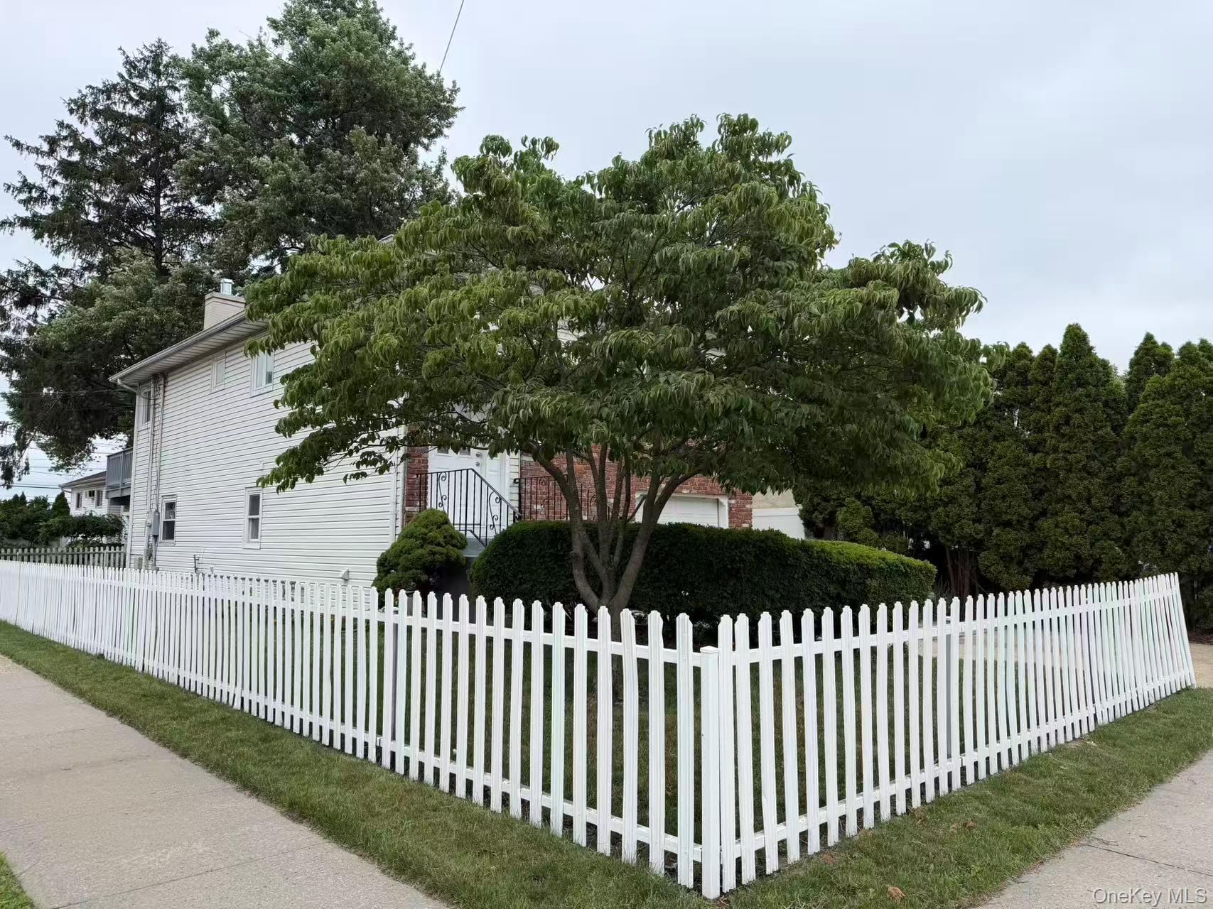 858 Oliver Avenue – For Sale photo 35