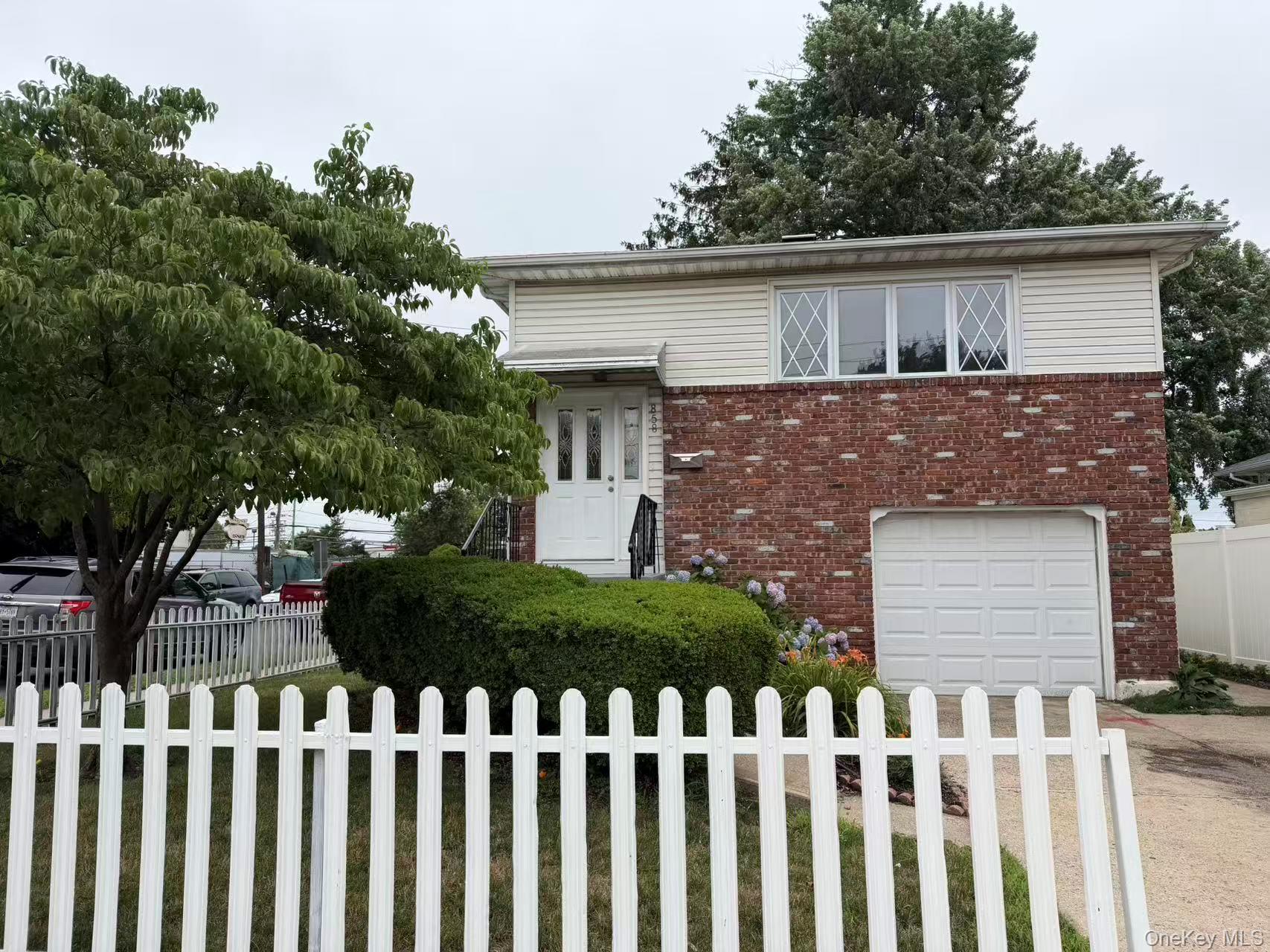 858 Oliver Avenue – For Sale photo 2