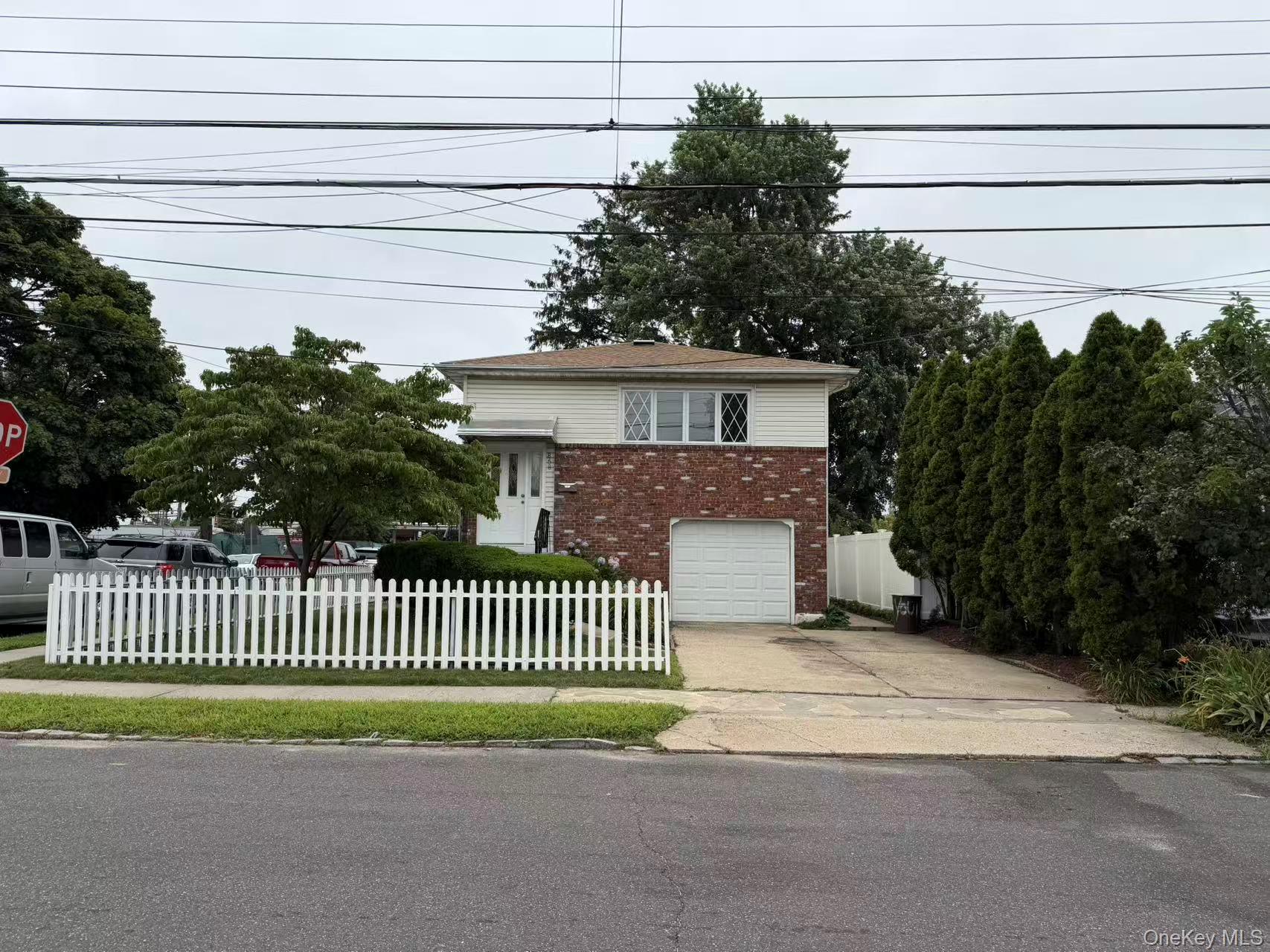 858 Oliver Avenue – For Sale