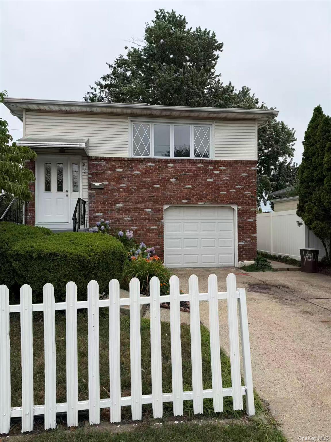 858 Oliver Avenue – For Sale photo 3
