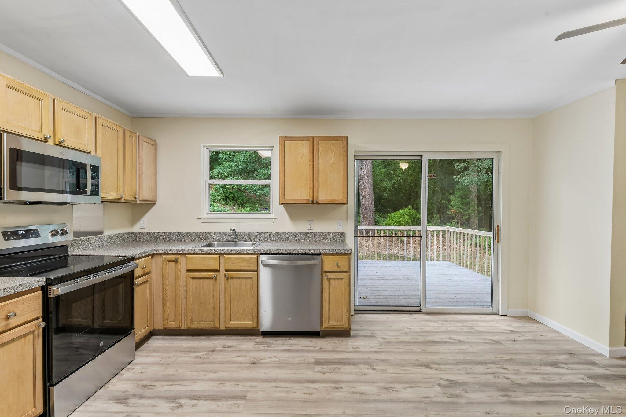 22 Red Maple Road – For Sale photo 14