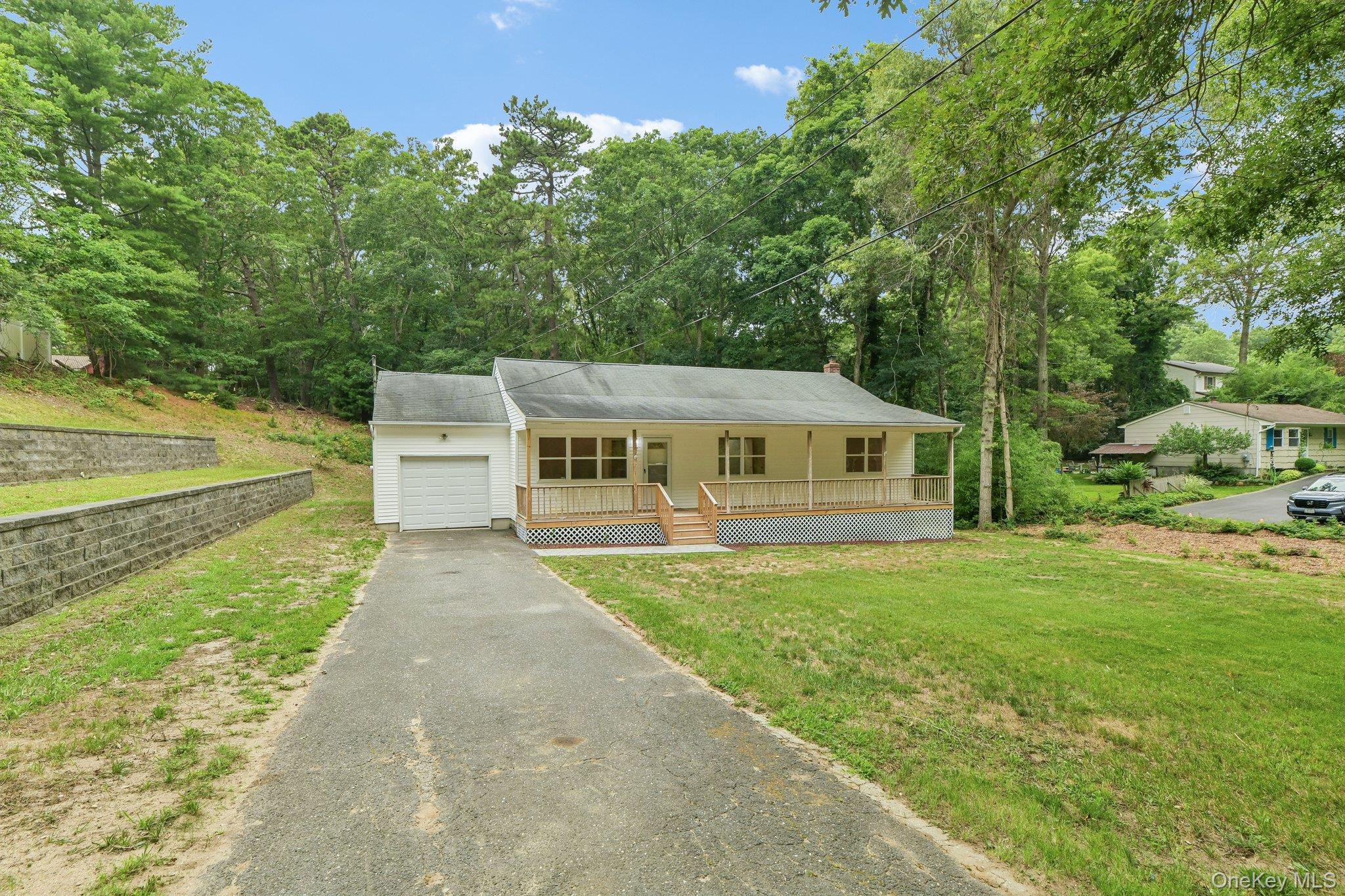 22 Red Maple Road – For Sale photo 4