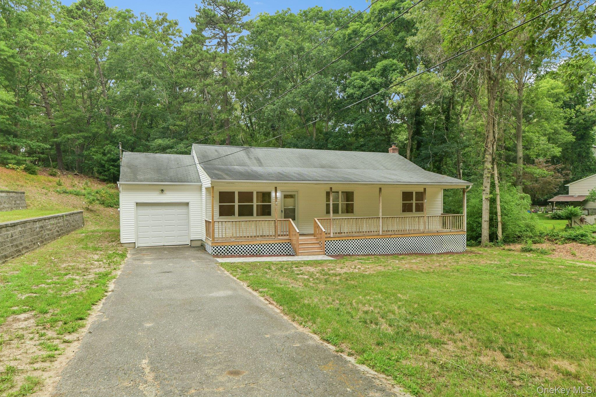 22 Red Maple Road – For Sale photo 2