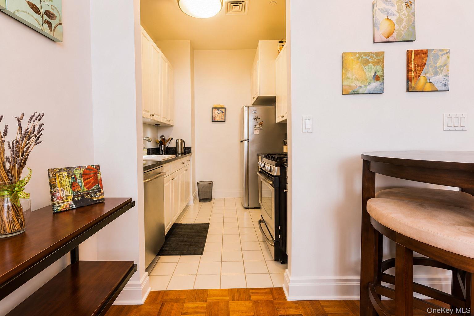 1 Scarsdale Road, Unit 409 photo 18