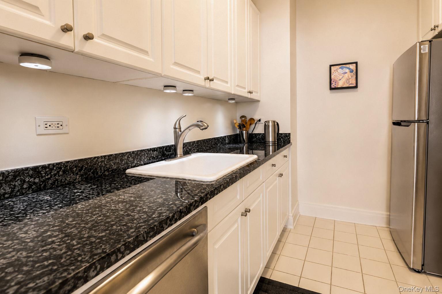 1 Scarsdale Road, Unit 409 photo 20