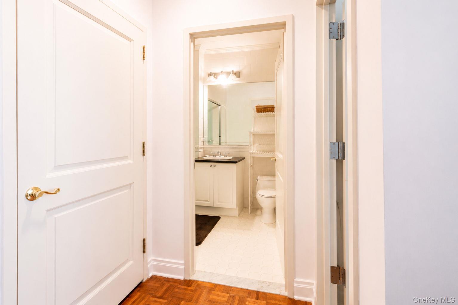 1 Scarsdale Road, Unit 409 photo 25