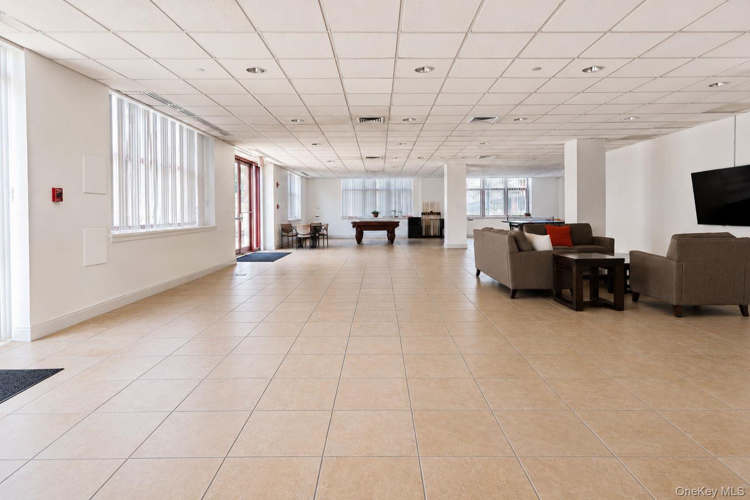 1 Scarsdale Road, Unit 409 photo 32