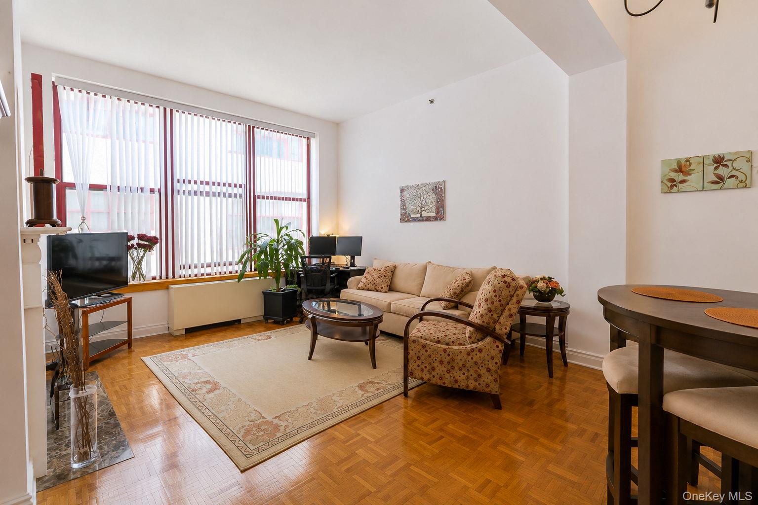 1 Scarsdale Road, Unit 409 photo 4