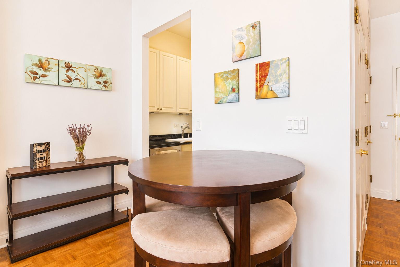 1 Scarsdale Road, Unit 409 photo 16