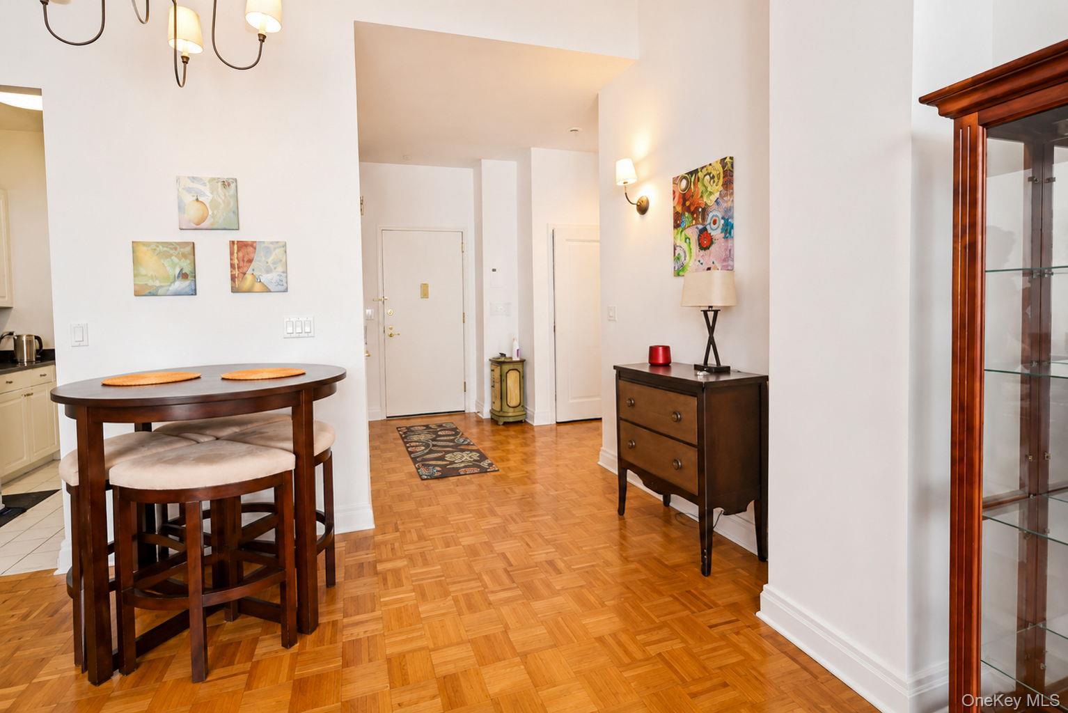 1 Scarsdale Road, Unit 409 photo 5