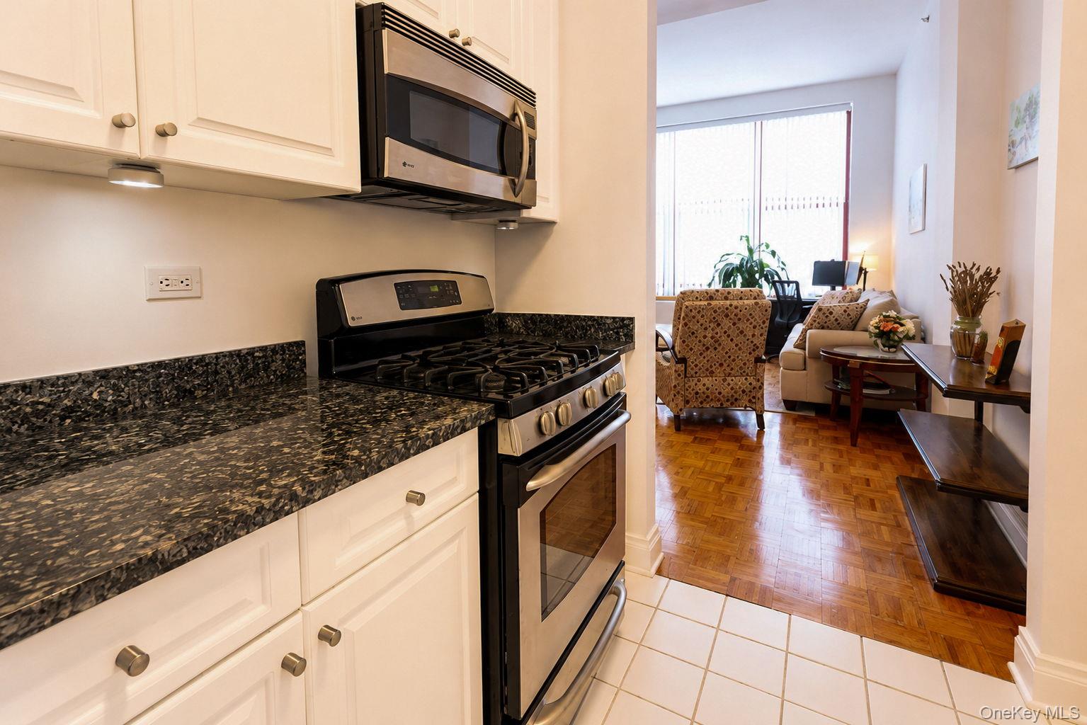 1 Scarsdale Road, Unit 409 photo 23