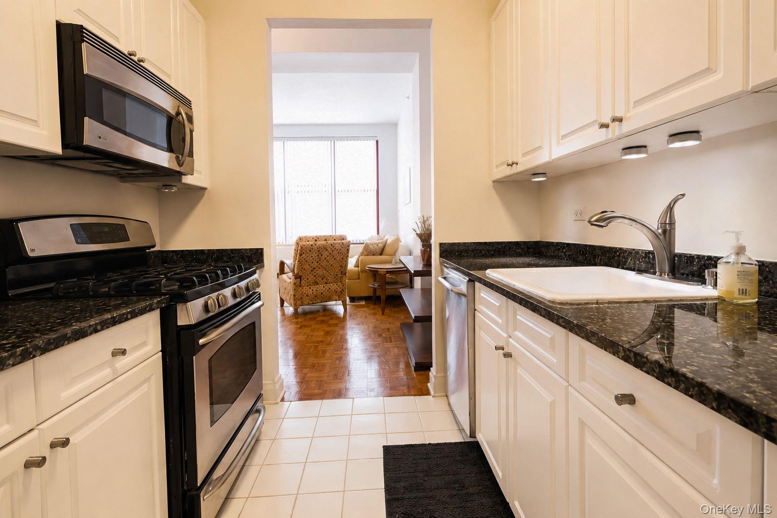 1 Scarsdale Road, Unit 409 photo 22