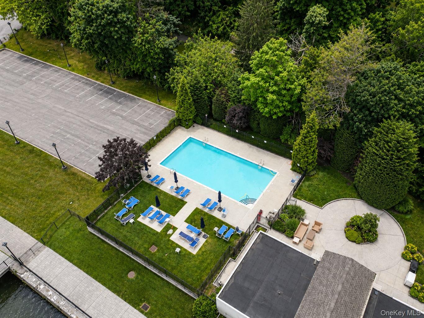 1 Scarsdale Road, Unit 409 photo 36