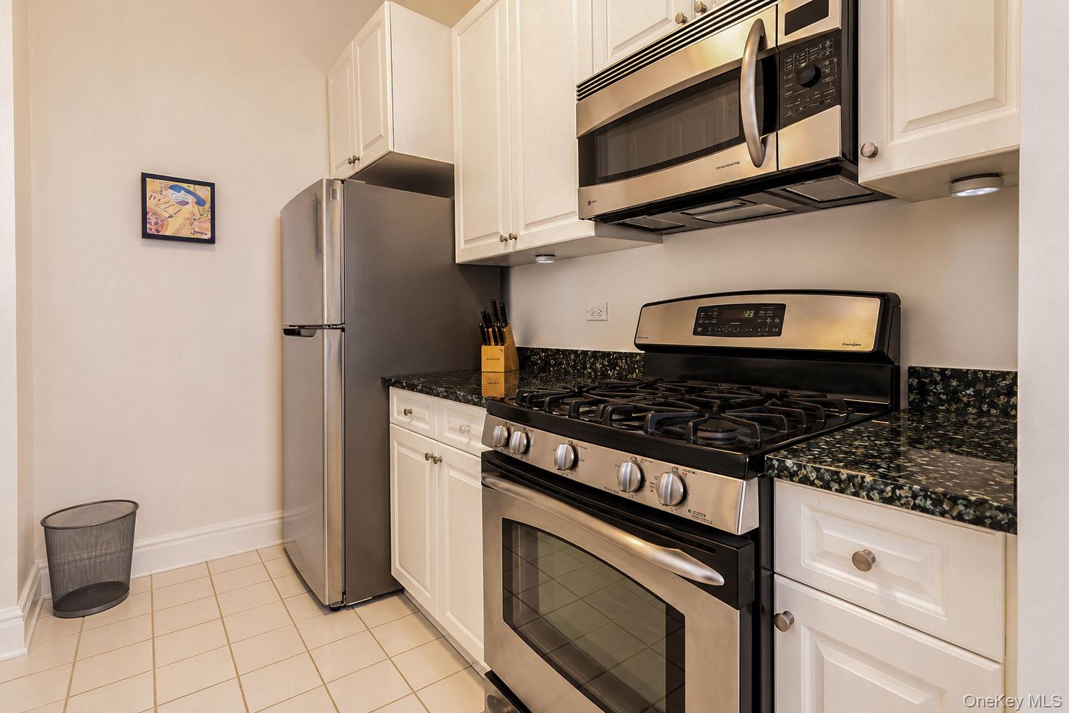 1 Scarsdale Road, Unit 409 photo 21