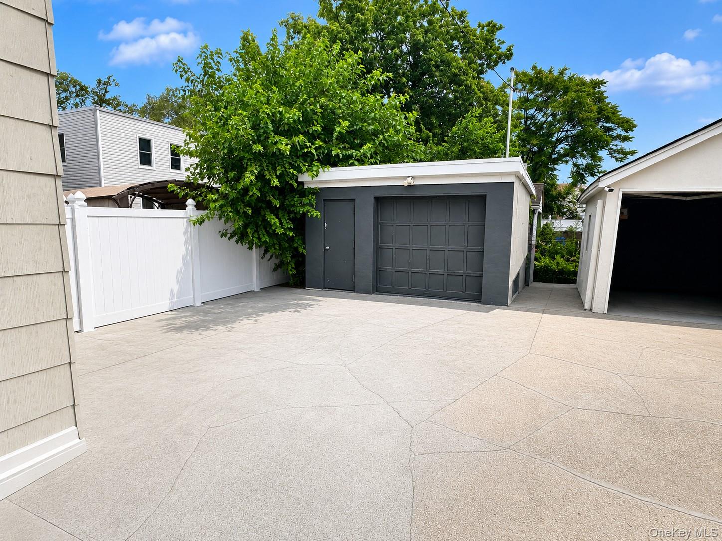 10713 Sutter Avenue – For Sale photo 4
