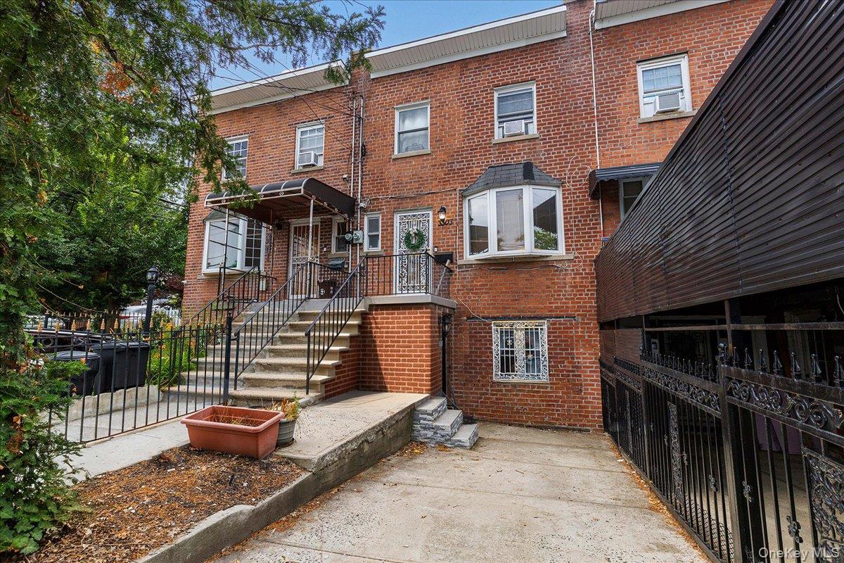 3303 Eastchester Road – For Sale