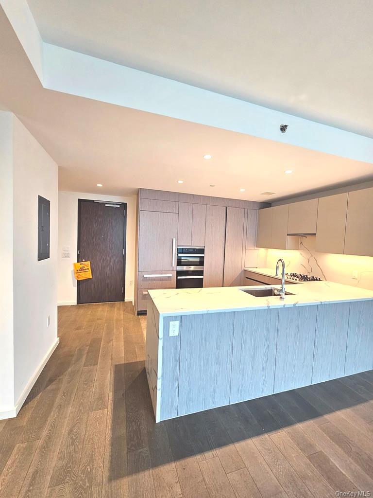 133-36 37th Avenue, Unit 5F photo 2