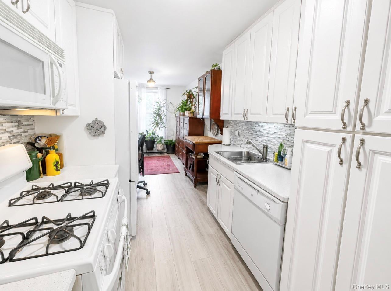 209-10 41st Ave, Unit 3N photo 3