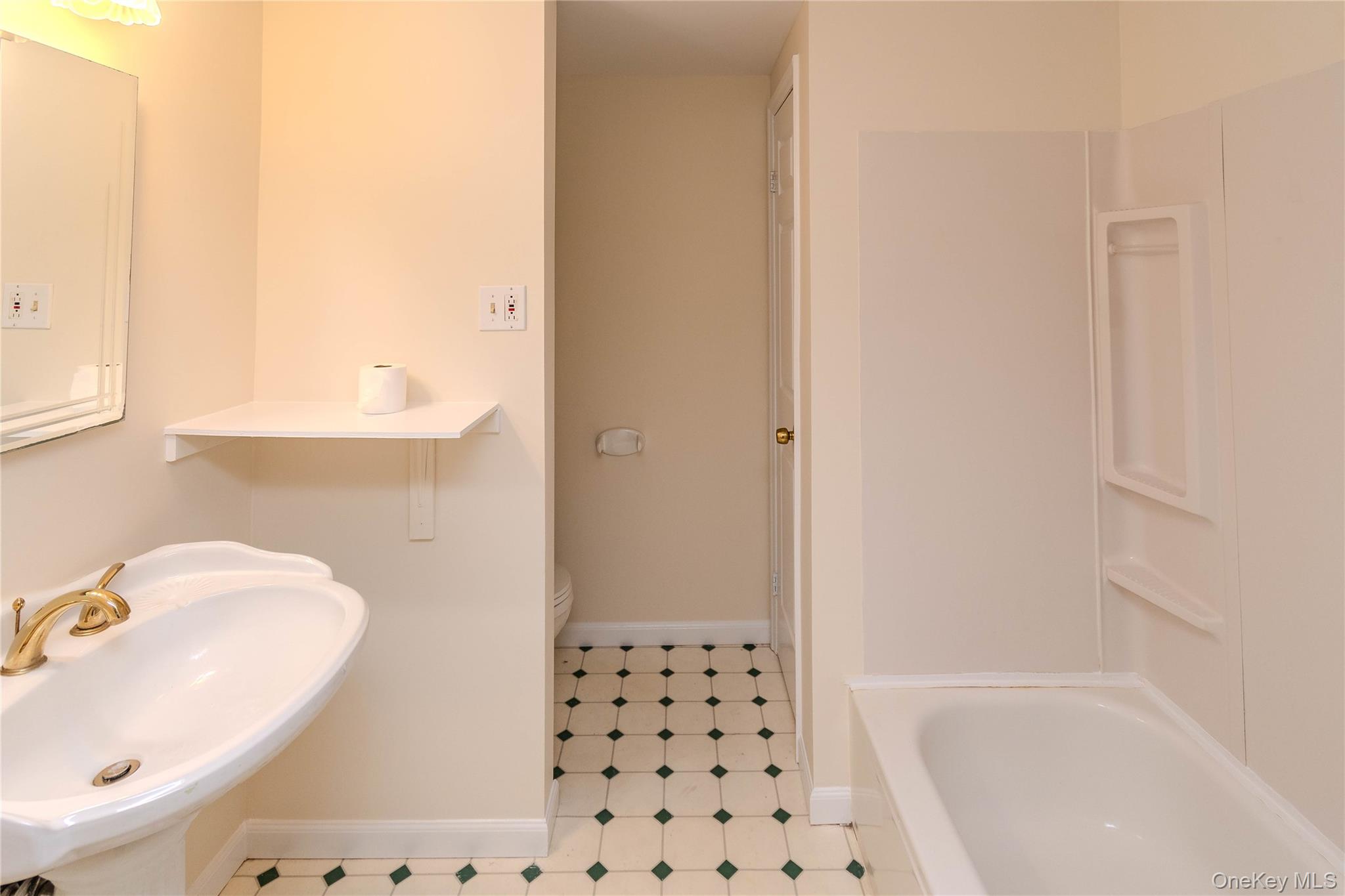 405 Bentley Court – For Sale photo 24