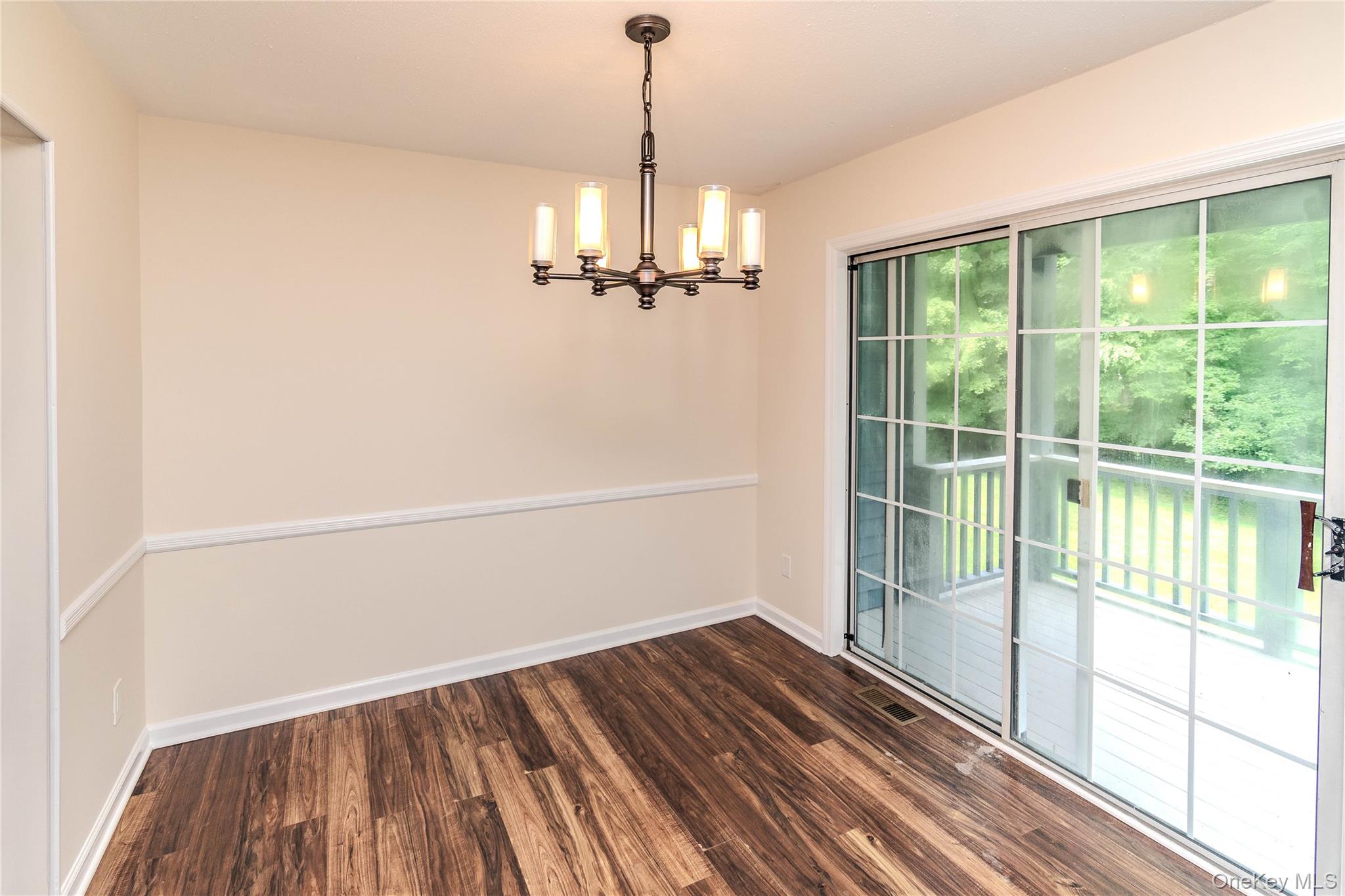 405 Bentley Court – For Sale photo 3