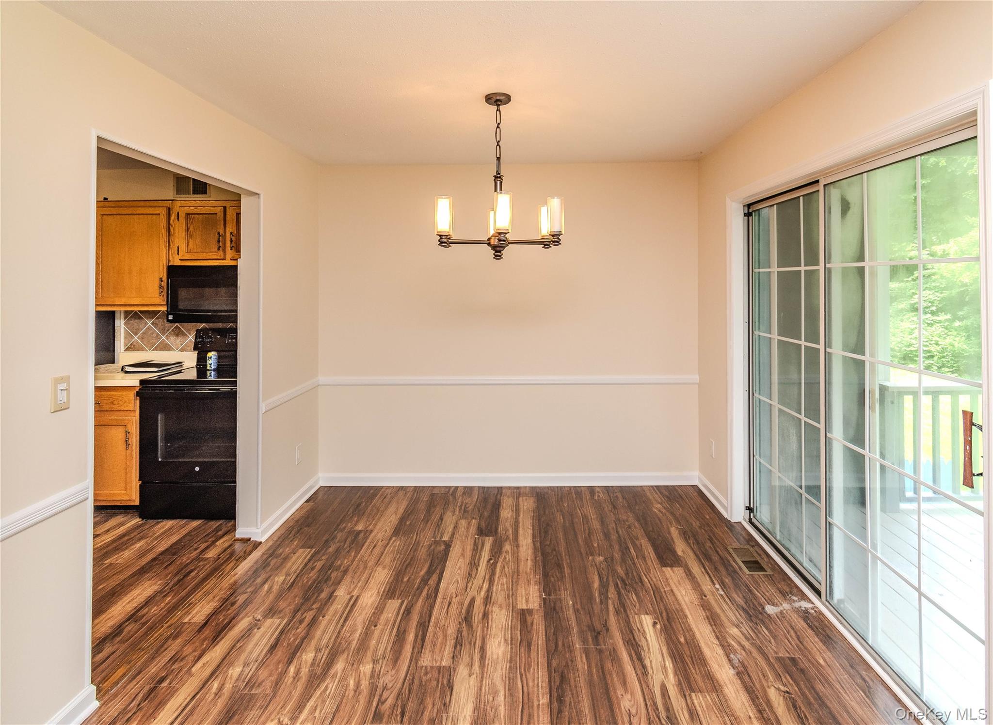 405 Bentley Court – For Sale photo 8