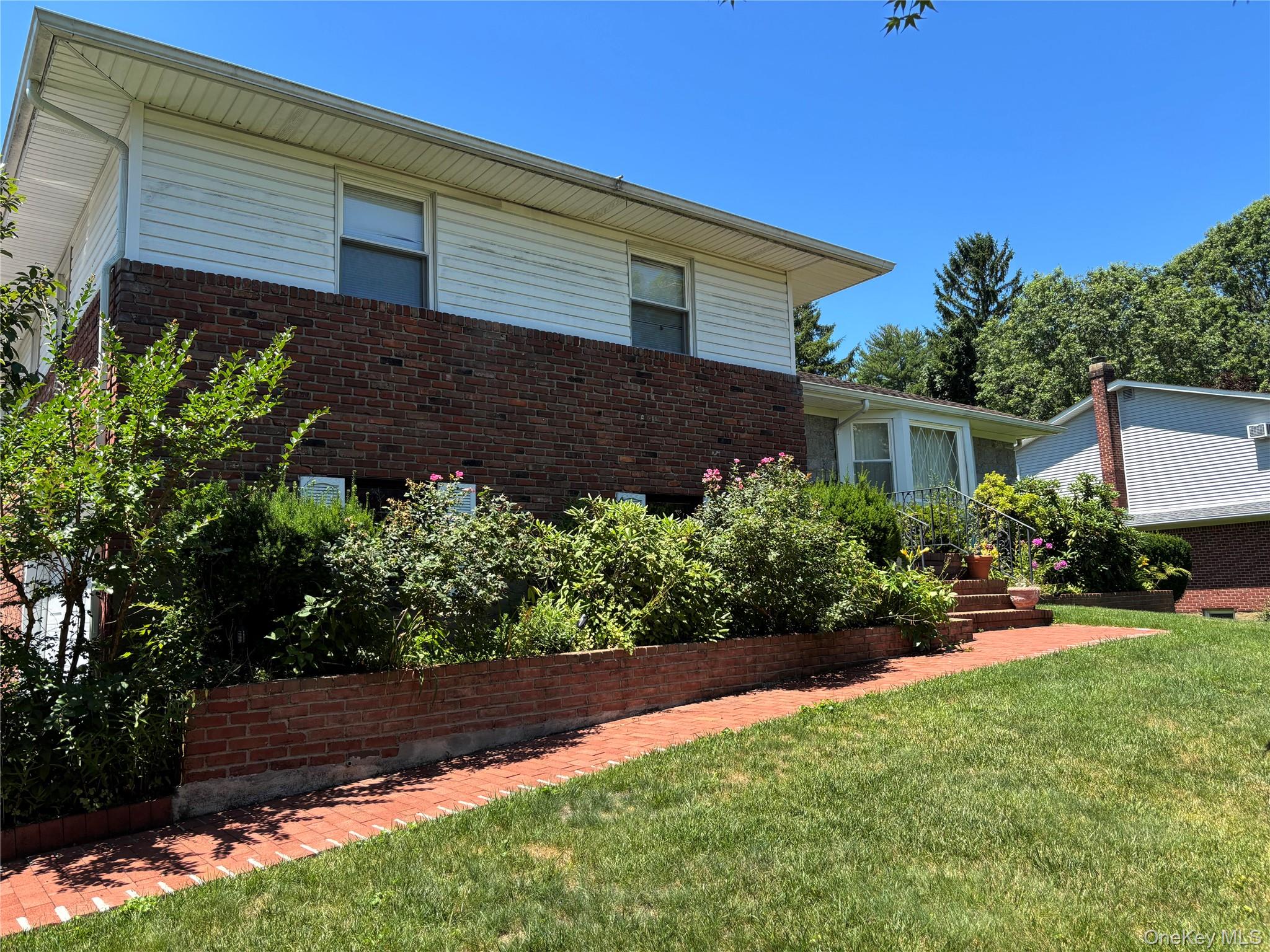 71 Willits Road – For Sale photo 2