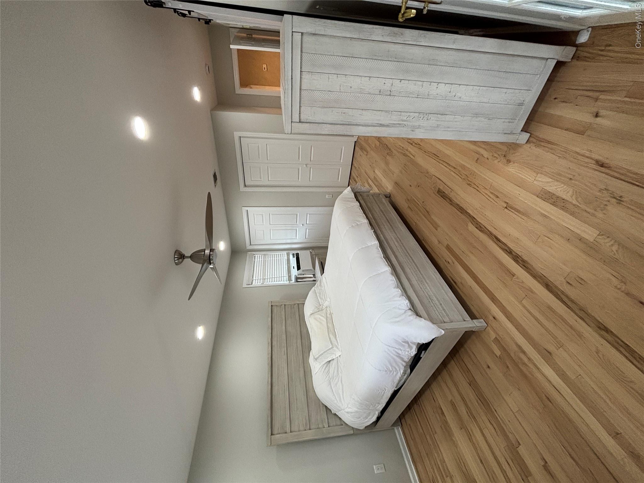 38 Hallock Avenue – For Sale photo 18