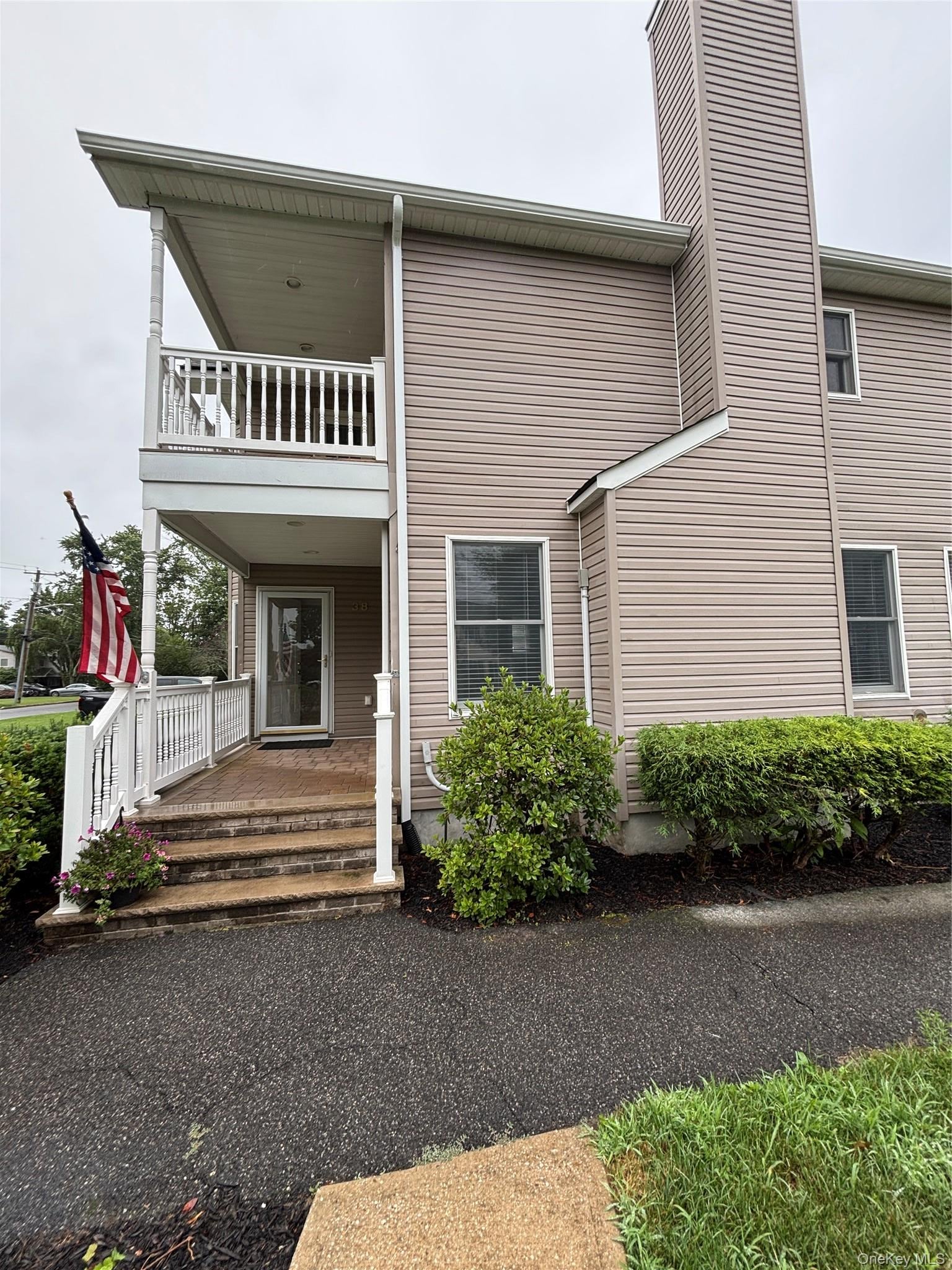 38 Hallock Avenue – For Sale photo 4