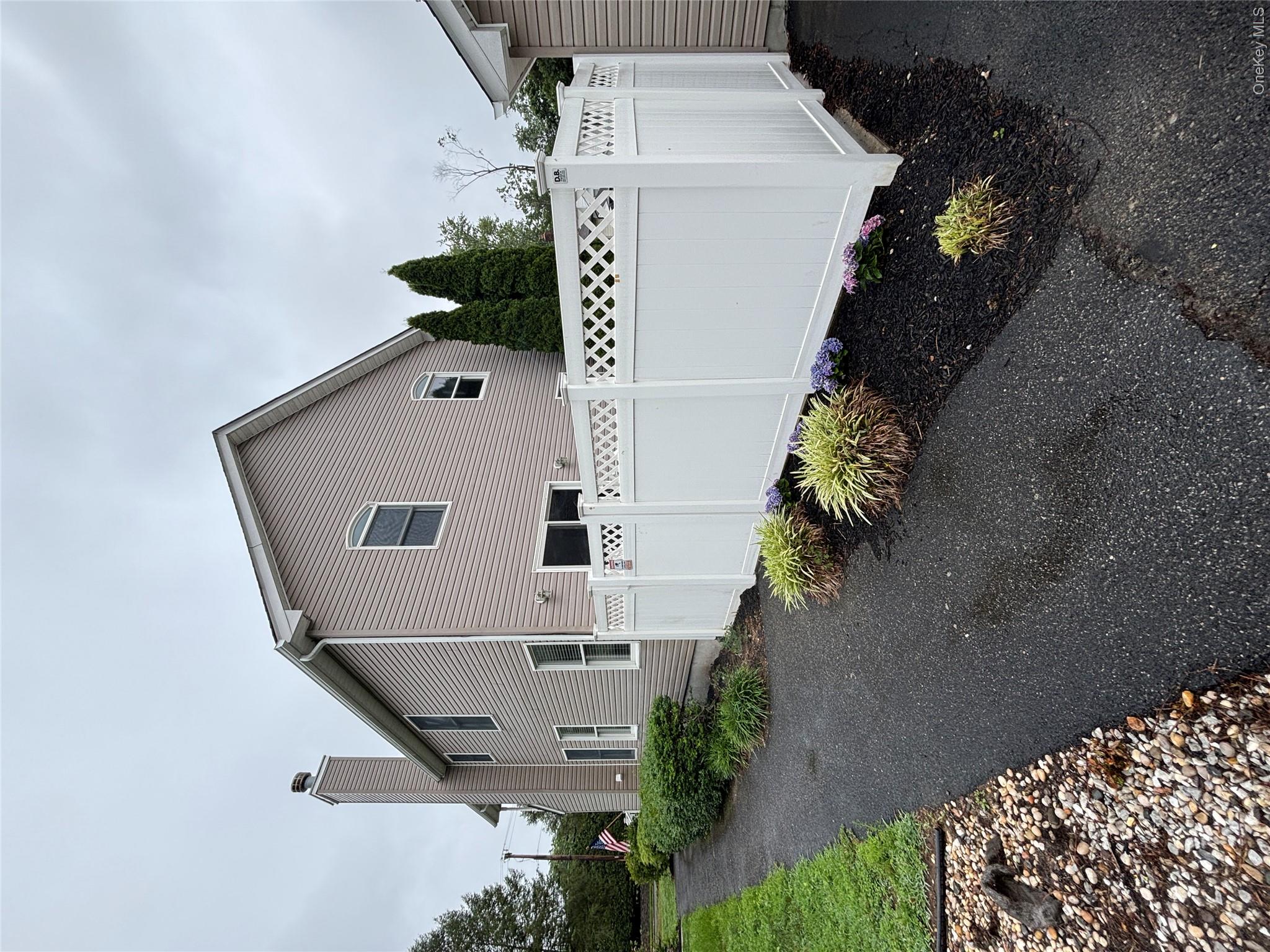38 Hallock Avenue – For Sale photo 5