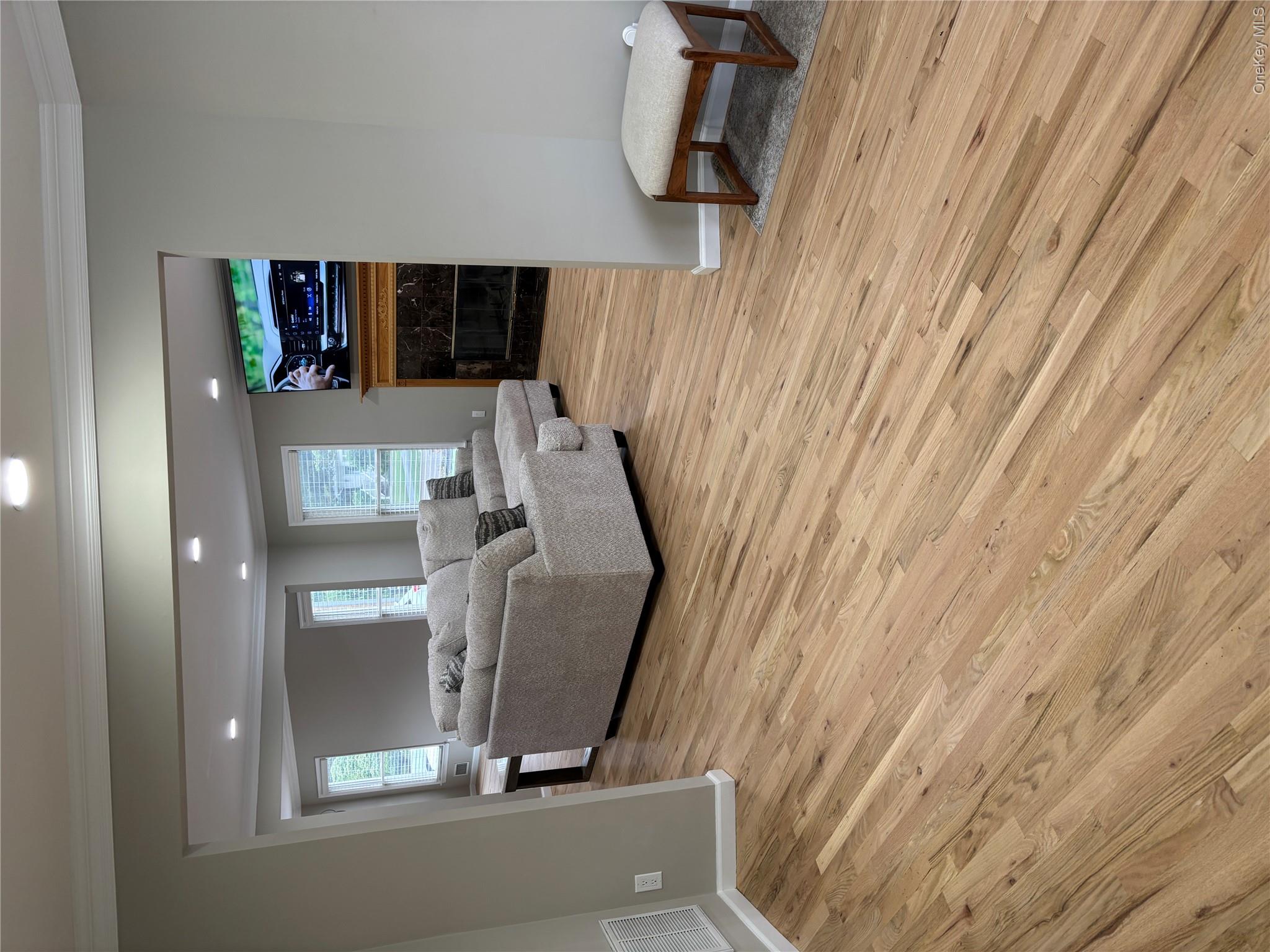 38 Hallock Avenue – For Sale photo 9