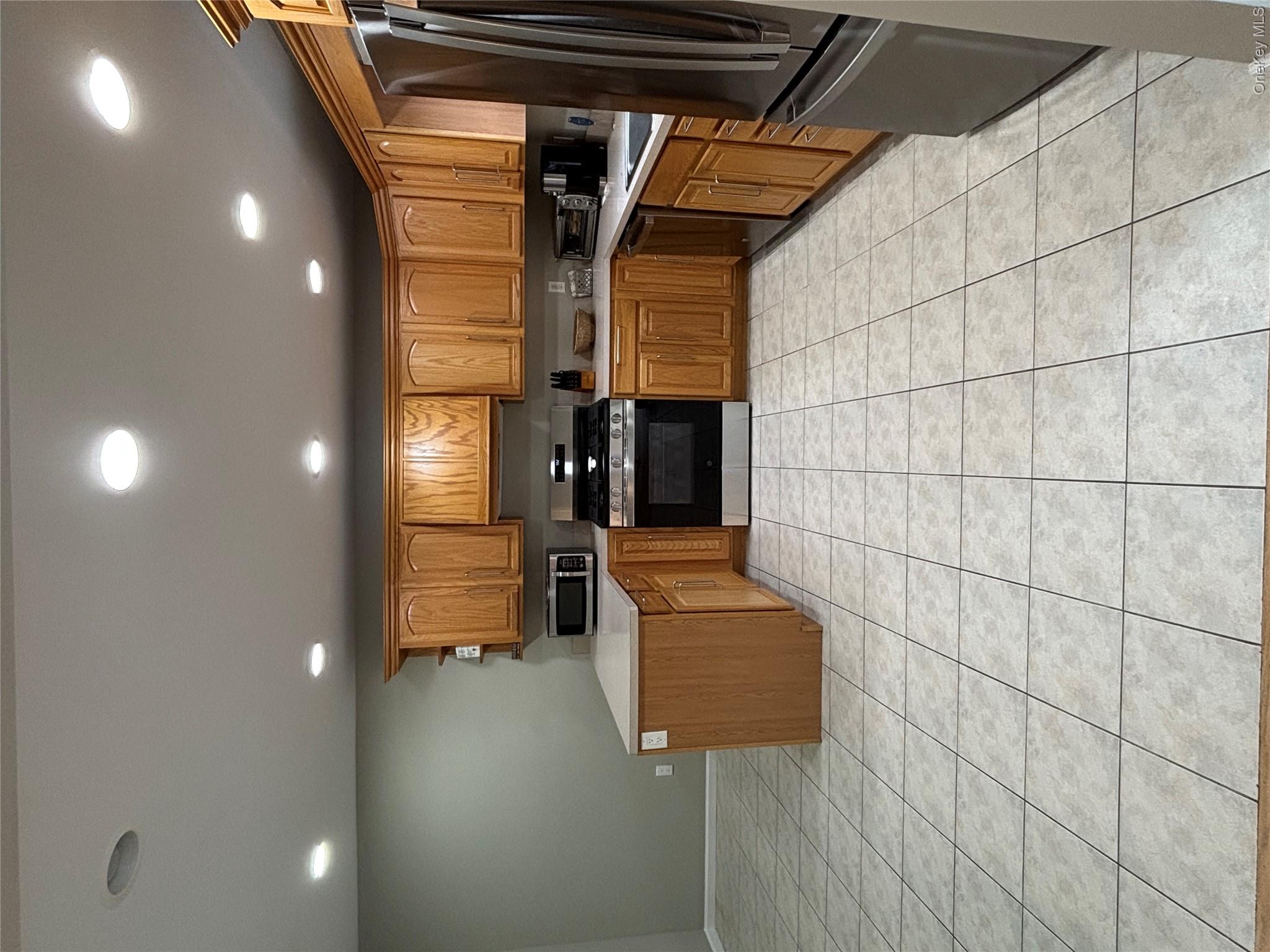 38 Hallock Avenue – For Sale photo 14