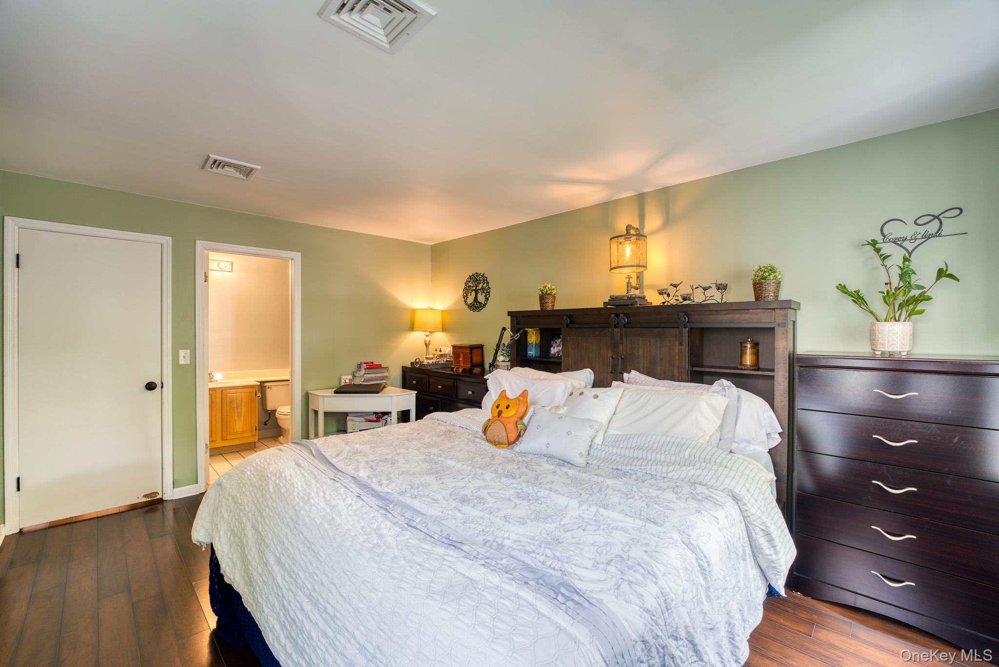1130 Washington Green – For Sale photo 14