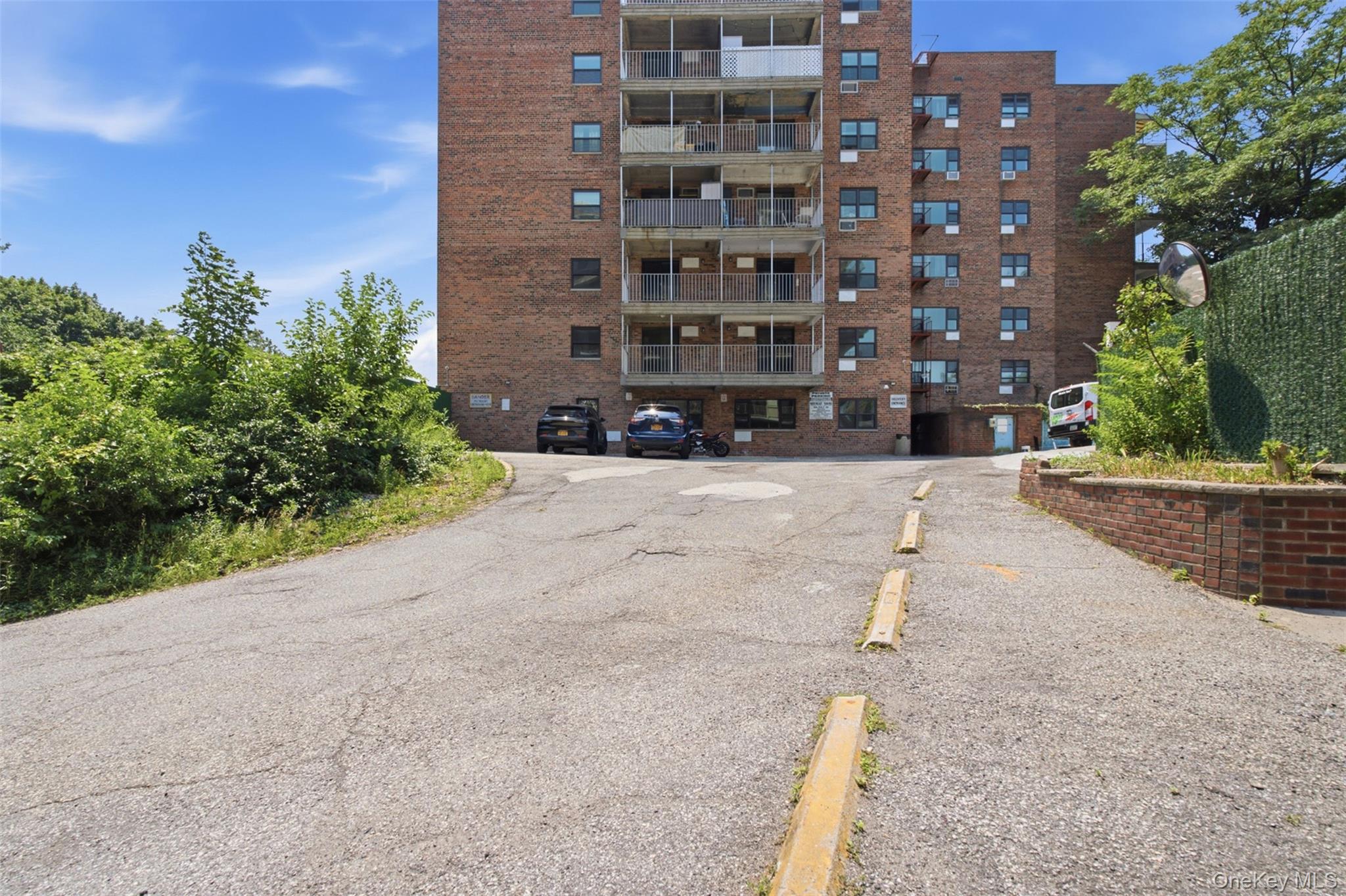 671 Bronx River Road, Unit 2N