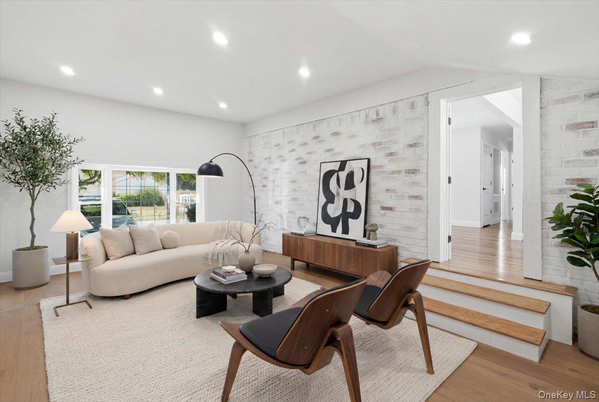 25 Lois Lane – For Sale photo 16