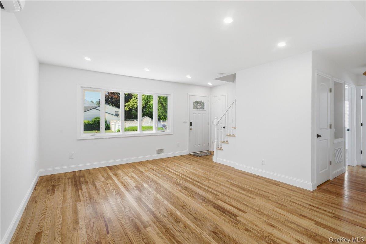 25 Lois Lane – For Sale photo 11